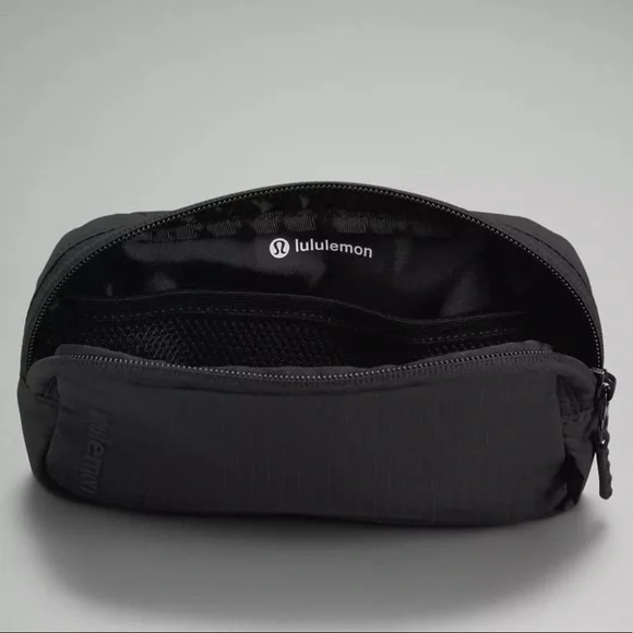 Lululemon Black Mini Belt Bag Crossbody Bag Sling Bag Nwt - Picture 5 of 8